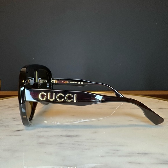 New! Authentic Gucci Shield Sunglasses - Picture 10 of 13